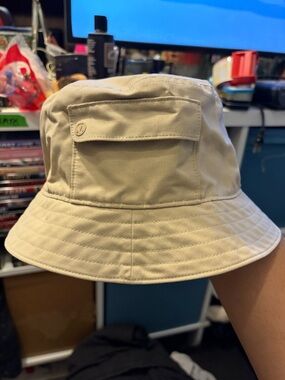 Lululemon bucket hat with cargo style pocket